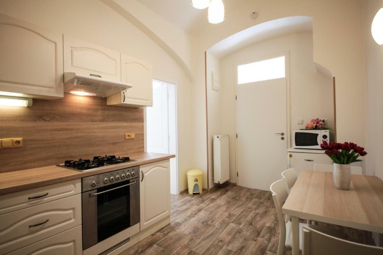 Family Duplex On Wenceslas Square Apartamento Praga Exterior foto